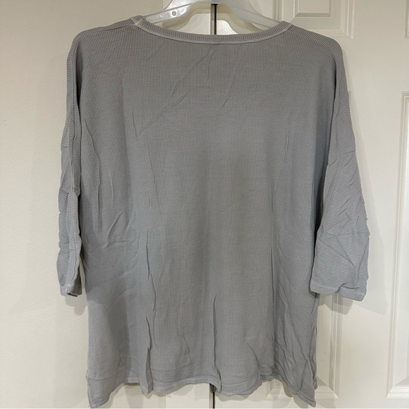 Womens Size Medium Chaser Grey Chateau Noir Loose Fit Waffle Top - Picture 4 of 5